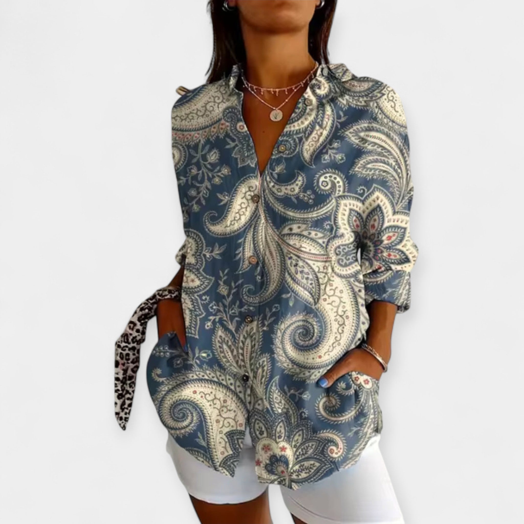 Bluza s Gumbima i Cvetnim Uzorkom